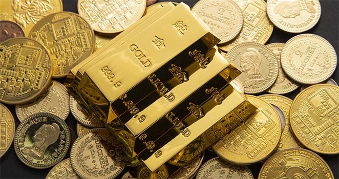 Gold Falls Below $4,000 as Silver Pulls Back From 40-Year High